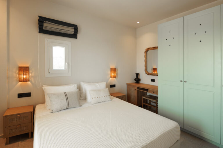 One-Bedroom Apartment with Sea View and Balcony